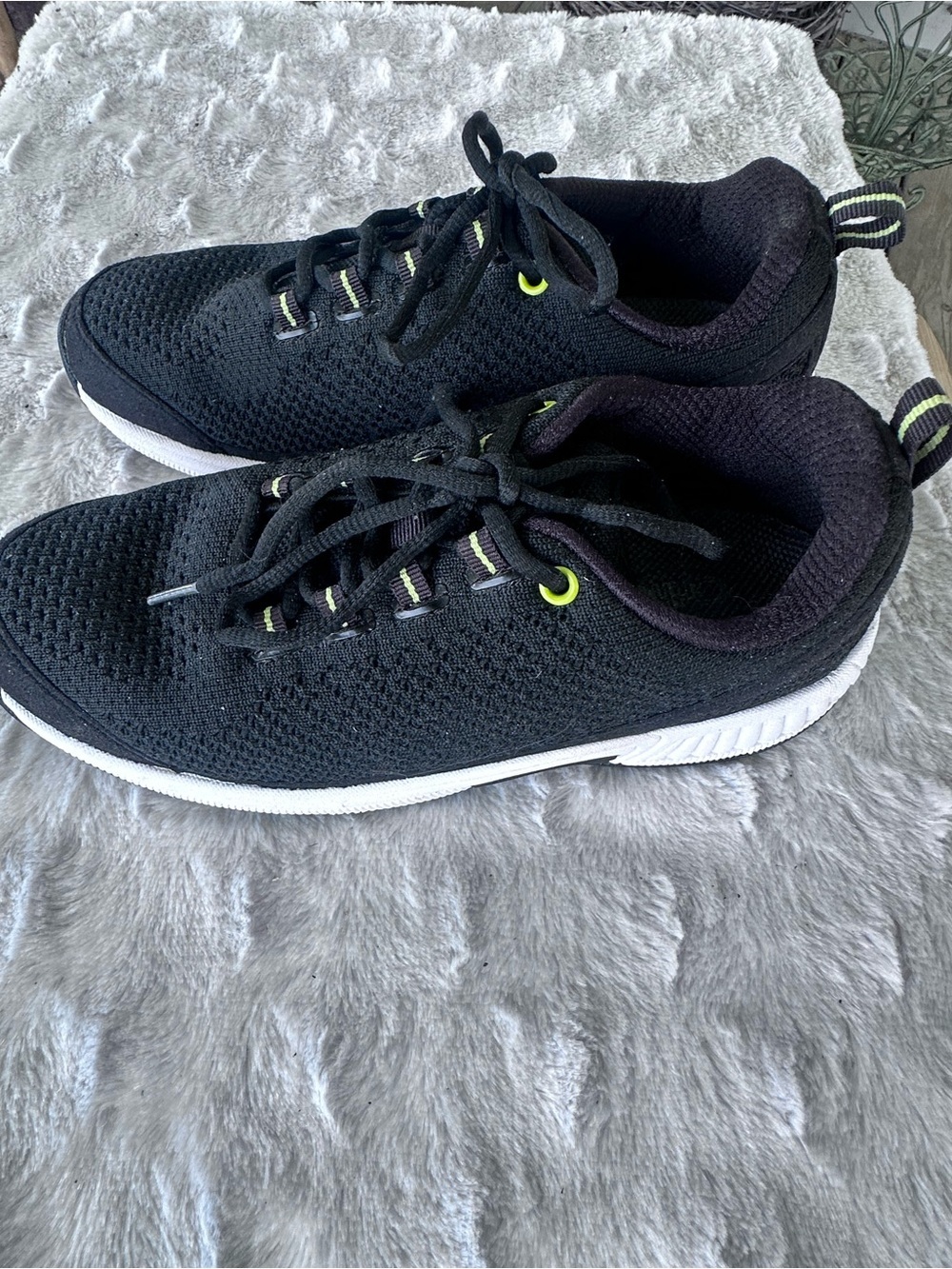 Orthofeet Women's Size 7 Black Athletic Shoe with Neon Lime Accent